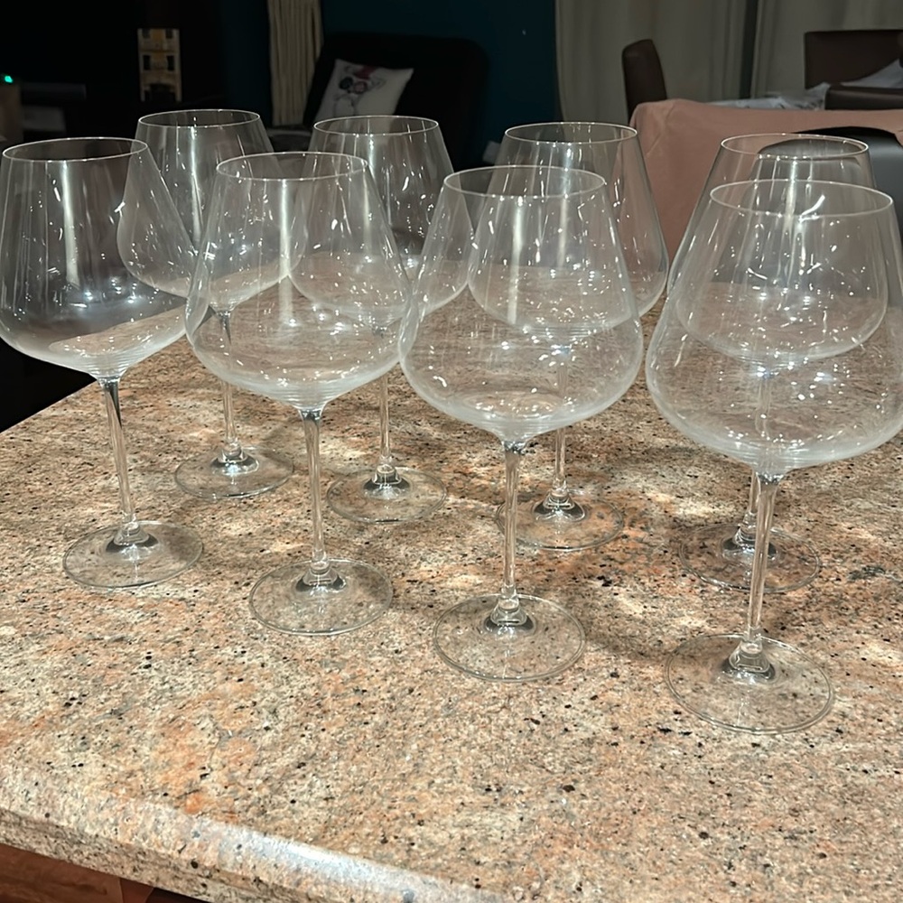 Crate and barrel 8 stylish clear oversized wine glasses (never used)